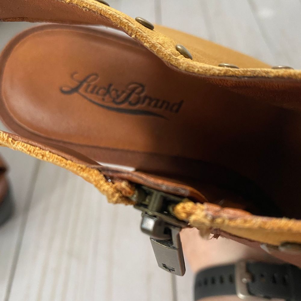 Lucky Brand Two-Tone Brown and Mustard Wedge Sandals - Picture 7 of 9